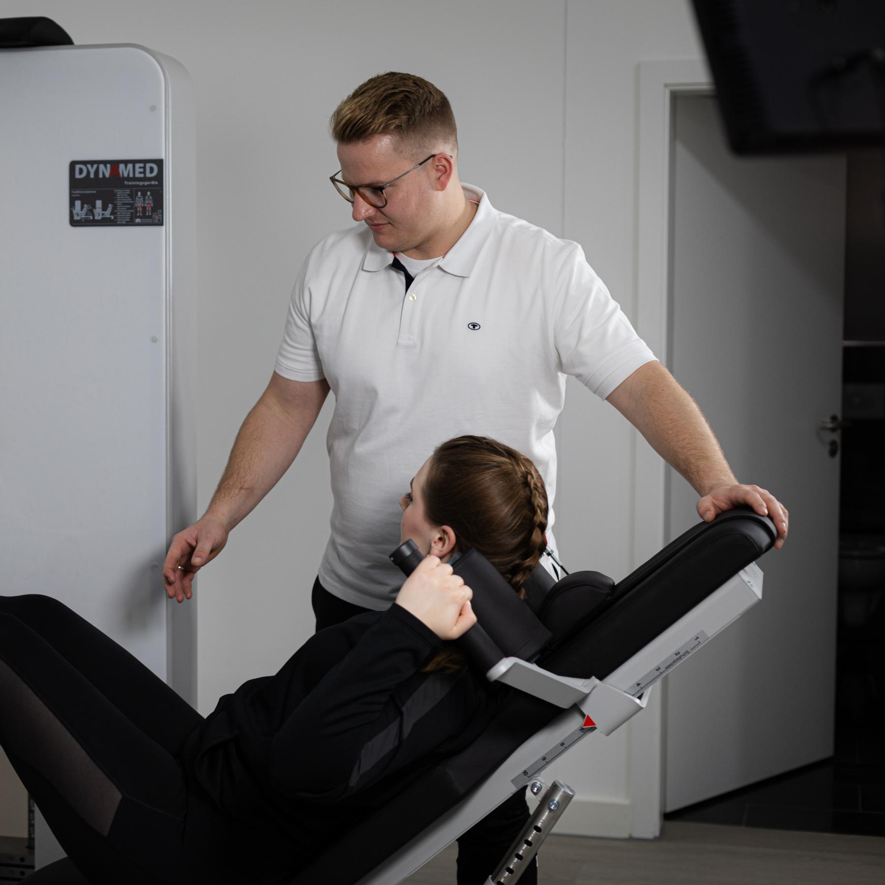 Patientin an Beinpresse